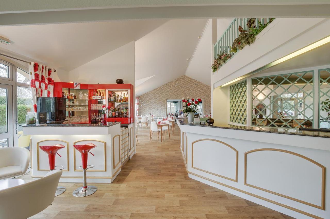 Le Relais De Voisins Hotell Exteriör bild