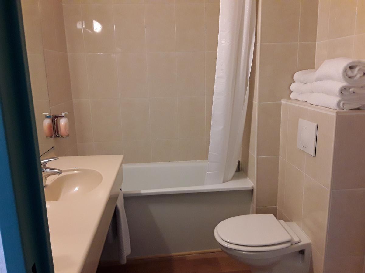 Le Relais De Voisins Hotell Exteriör bild