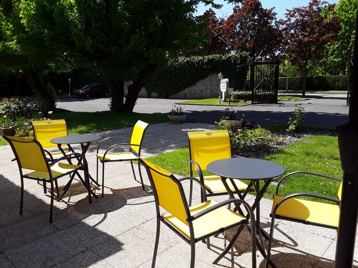 Le Relais De Voisins Hotell Exteriör bild