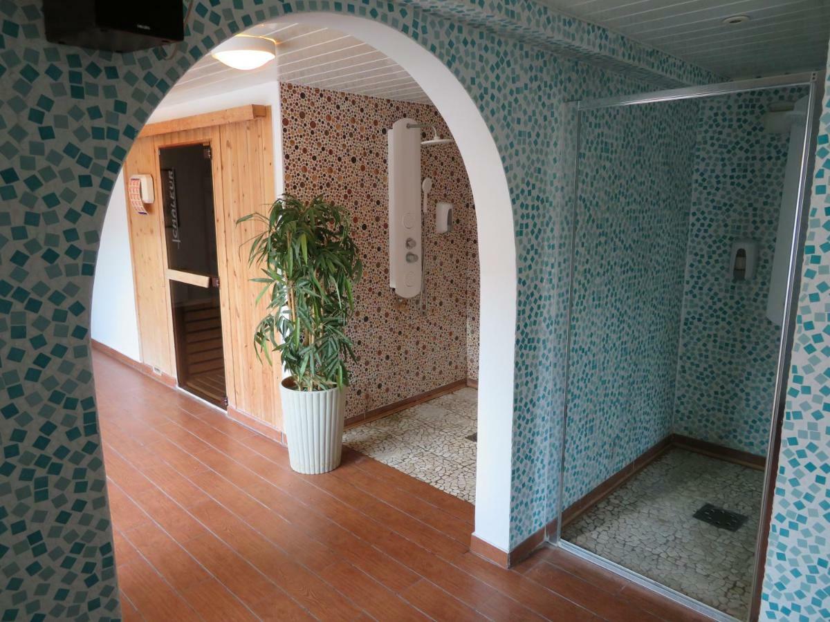 Le Relais De Voisins Hotell Exteriör bild